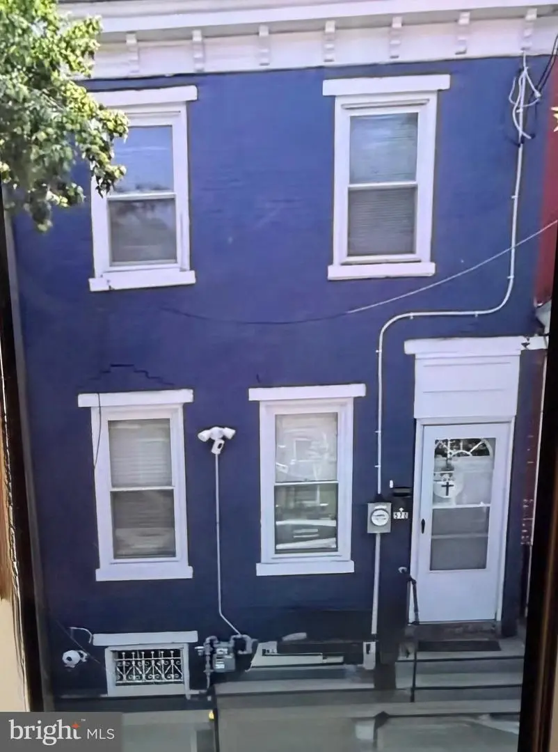 570 Line St