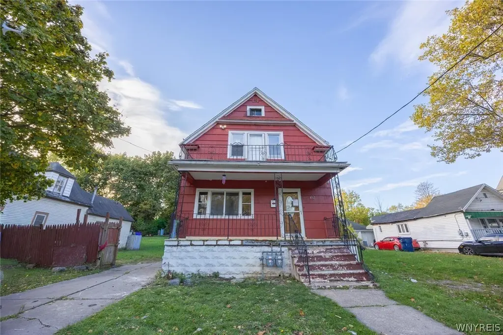 112 Goembel Ave