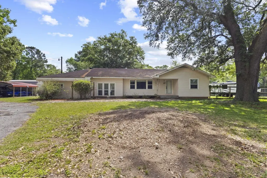 1953 Hickory Dr