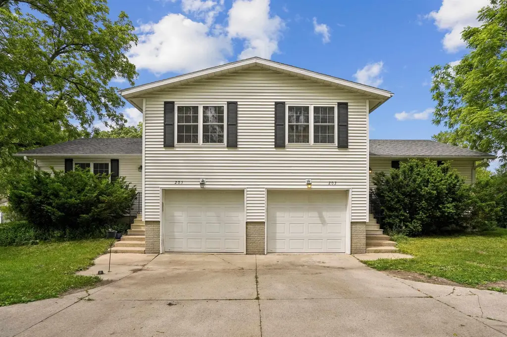 203-205 N Hackett Rd