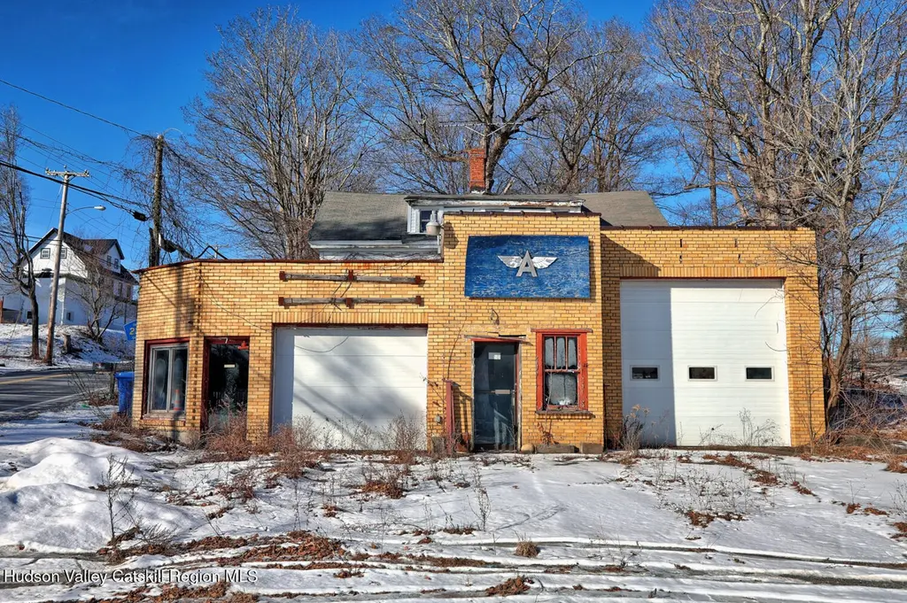 638 Main St