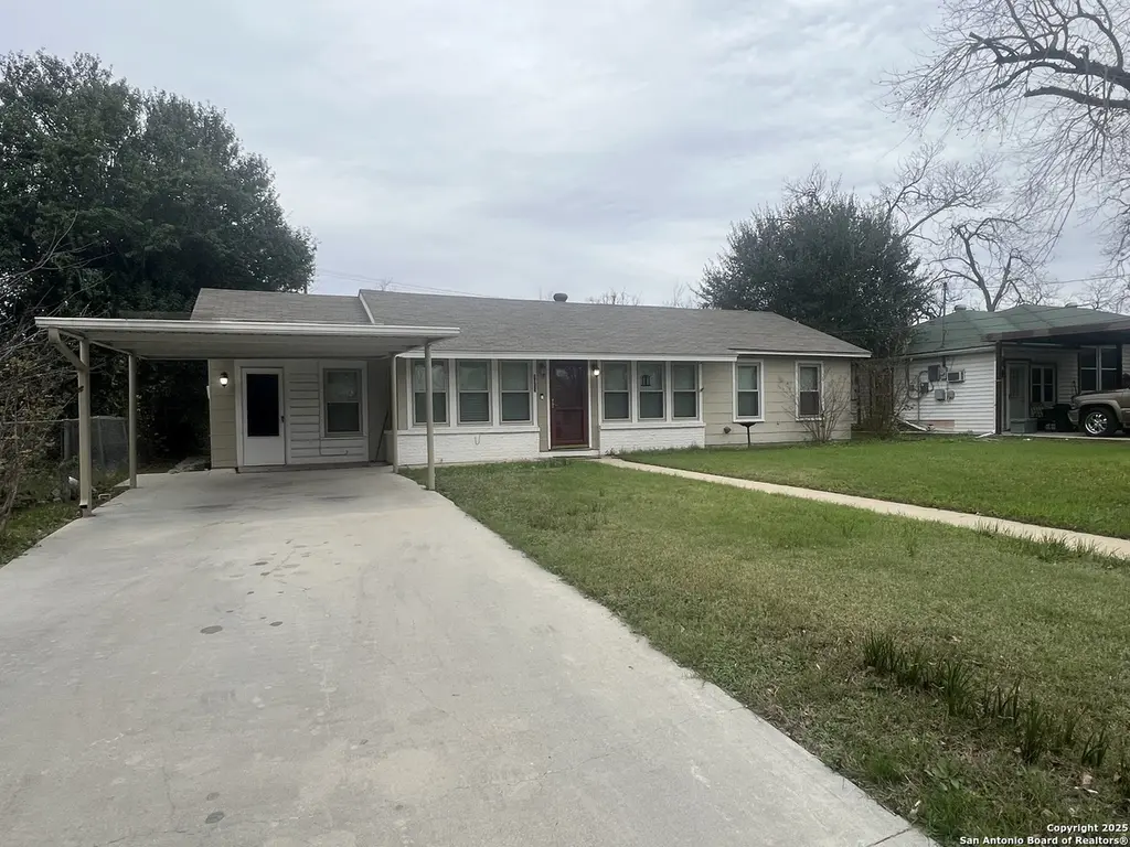 1012 E Walnut