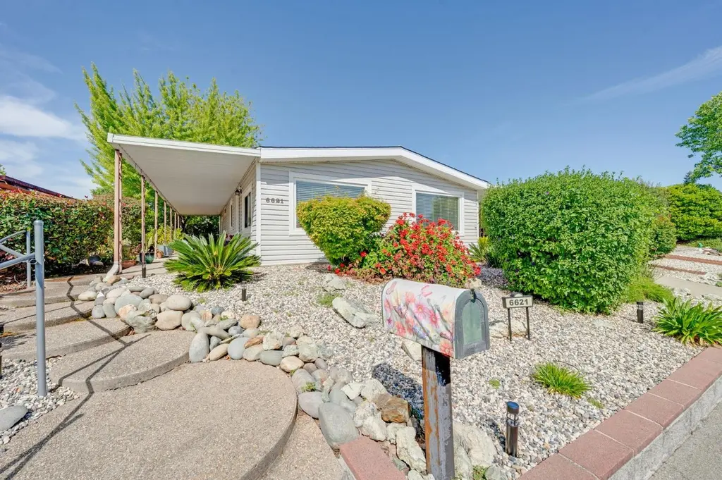 6621 Grosse Point Ct