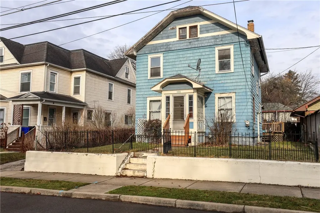 135 Crestmont Rd