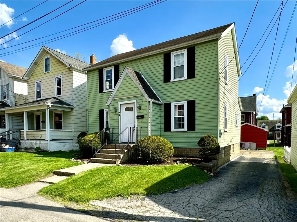 211 Hickory Way