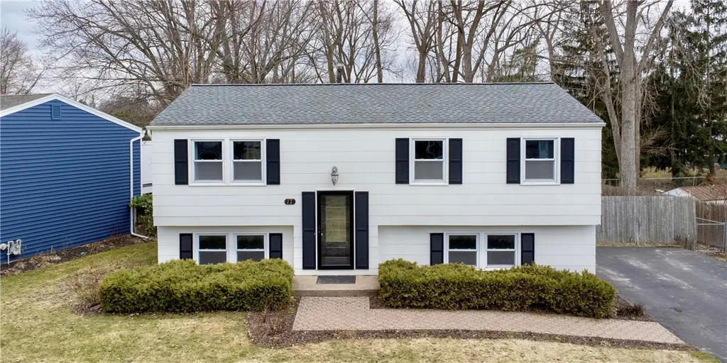 17 Saveria Dr
