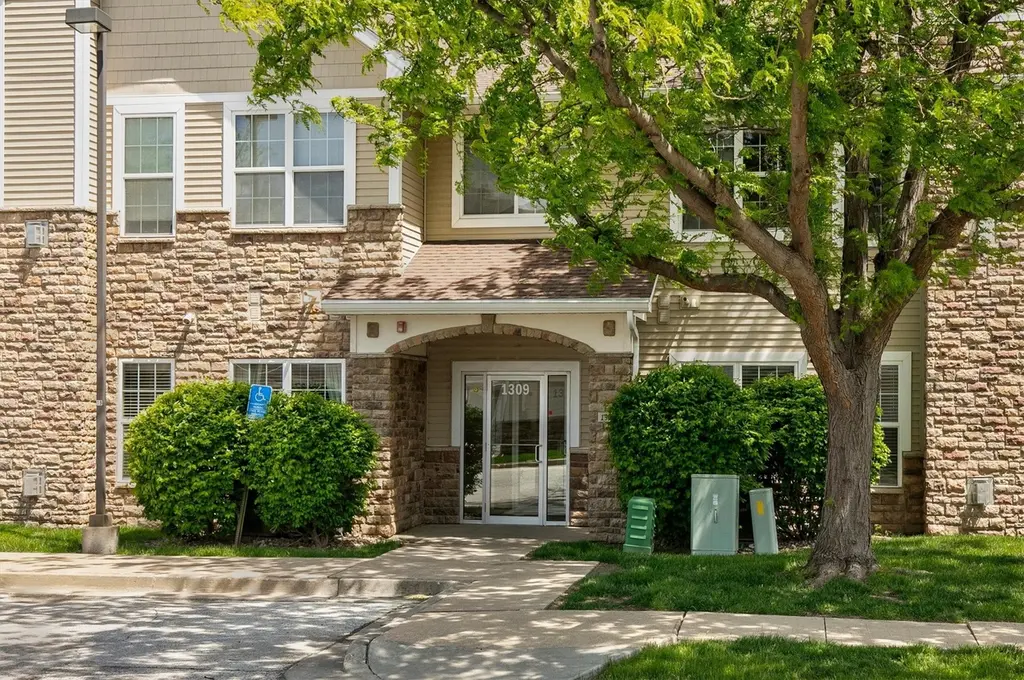 1309 SE University Ave #108
