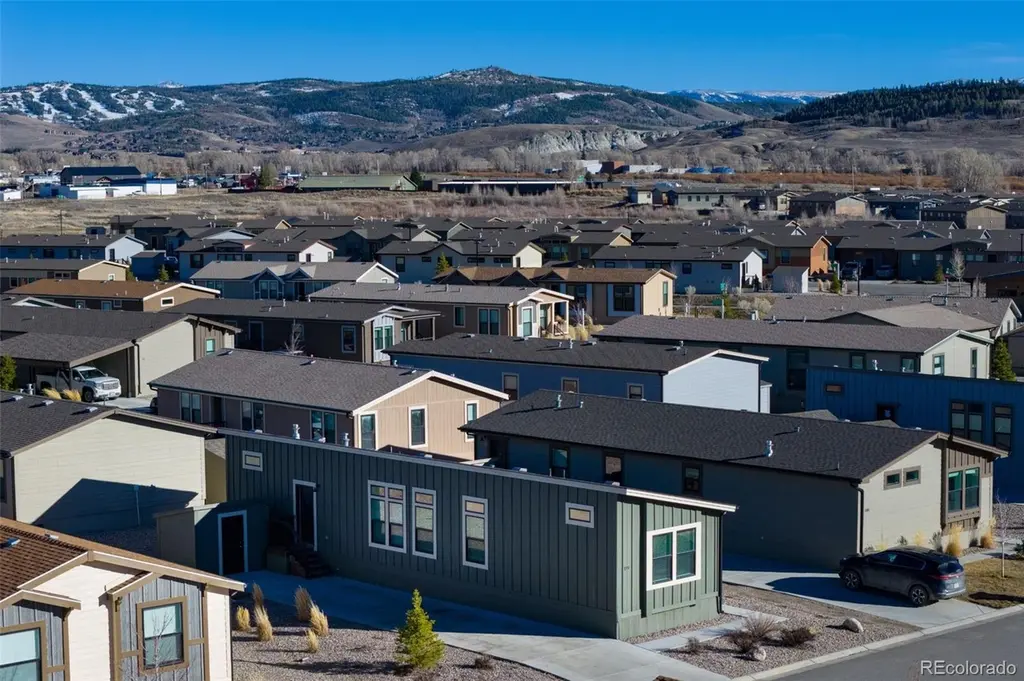 551 Summit Trl