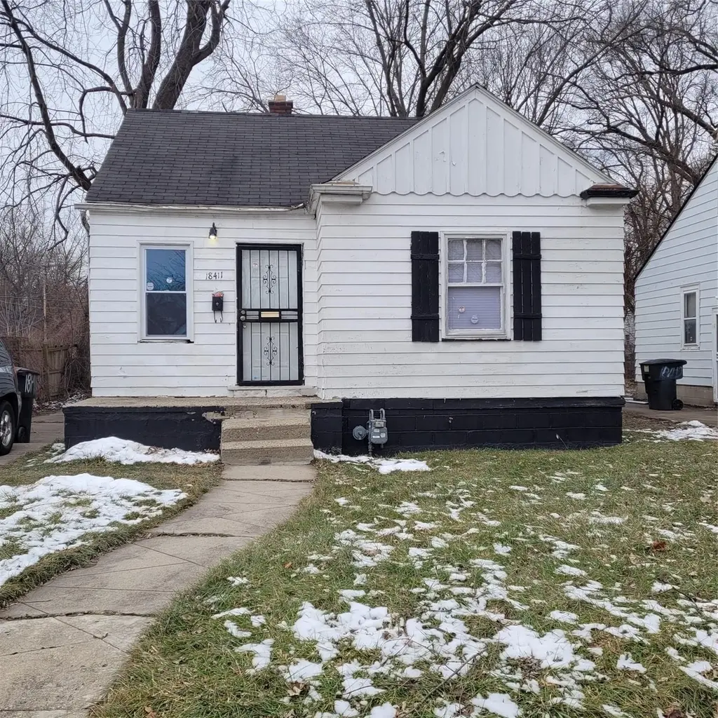 18411 Stout St