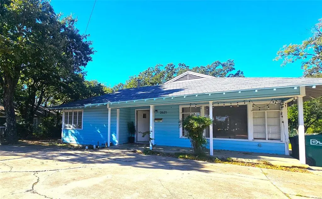 2621 N Locust St