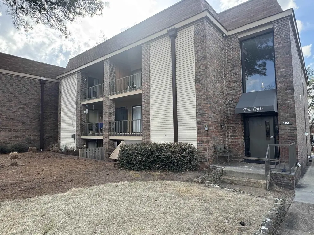 1855 W Poplar Woods Cir #305