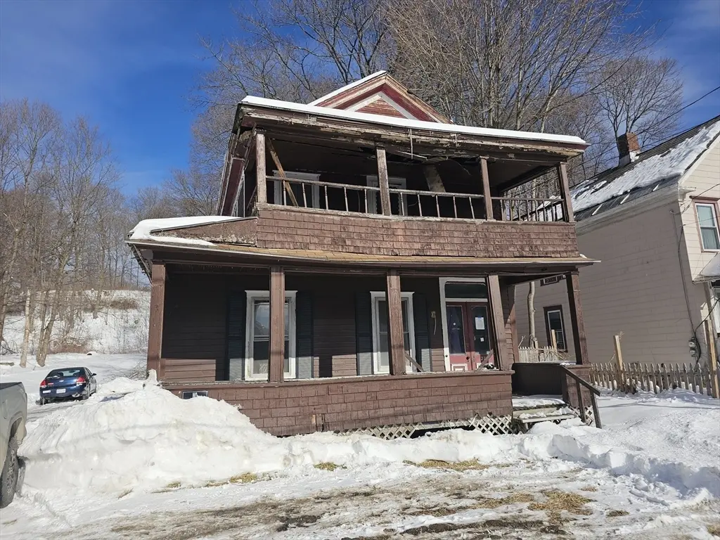 27 Hall St