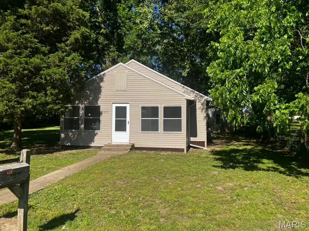 211 White Ave