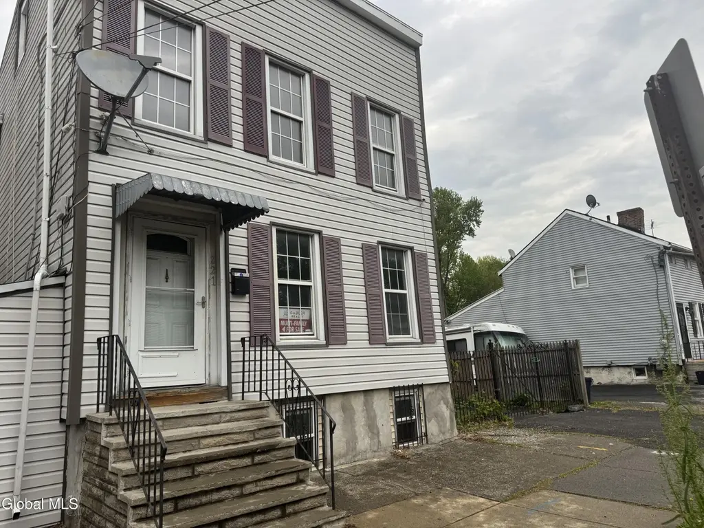 221 Livingston Ave