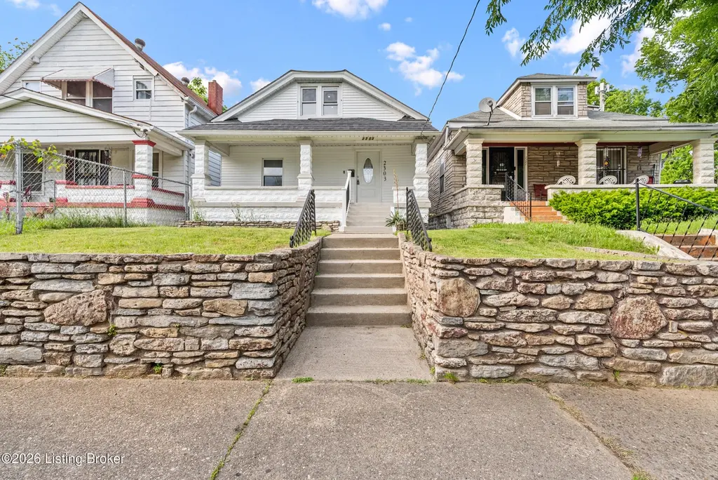 2303 Greenwood Ave