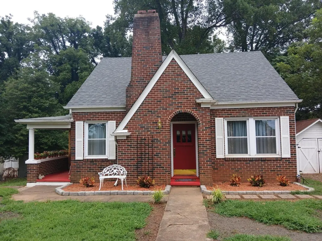 1003 Oakgrove Ave