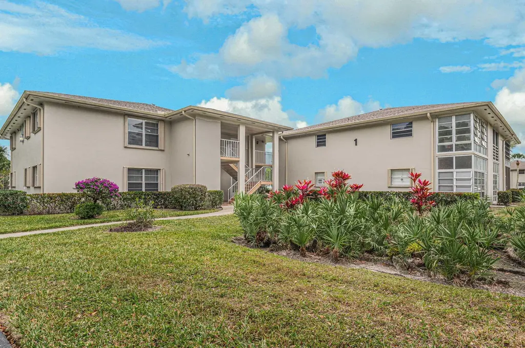 1 Lake Vista Trl #205