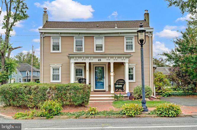 23 Main St N