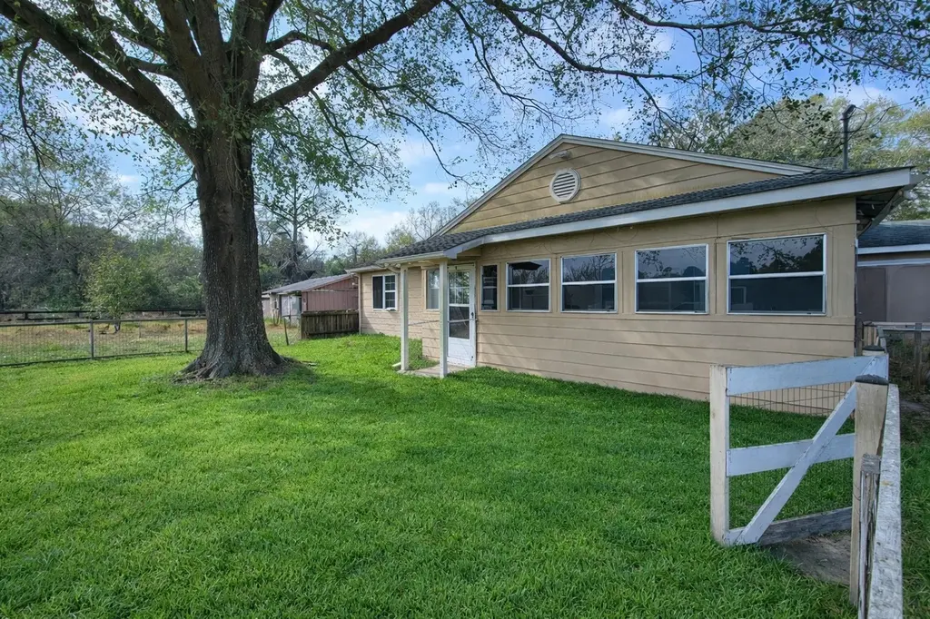 350 Robbie Lee Rd