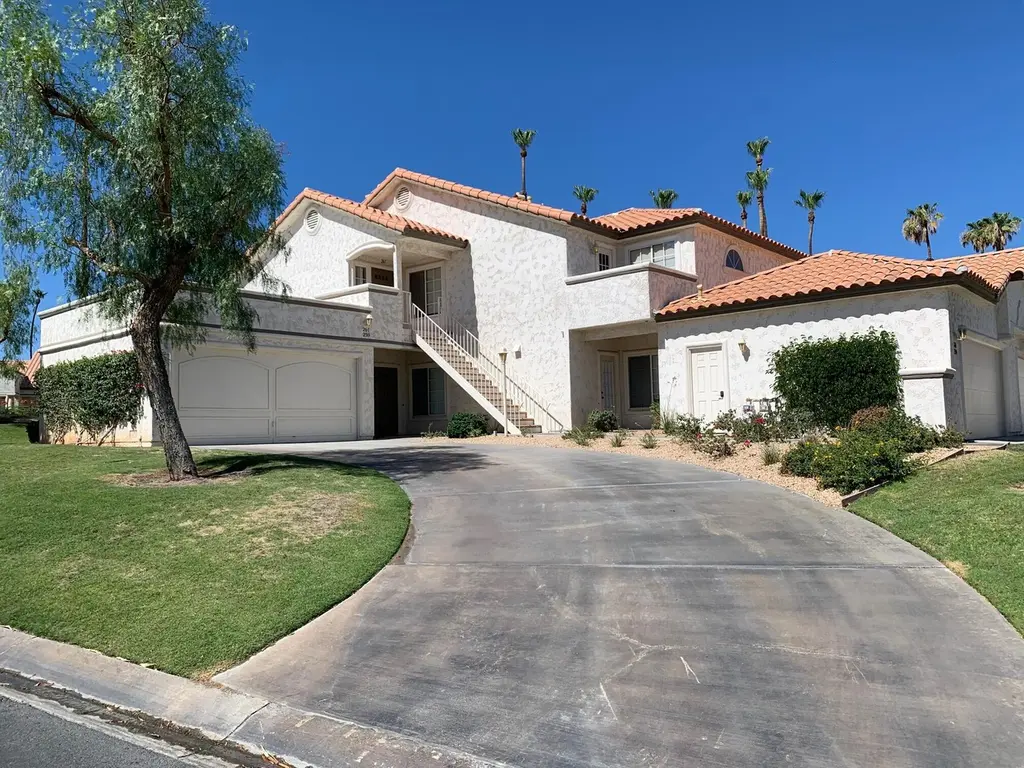 259 Desert Falls Dr E