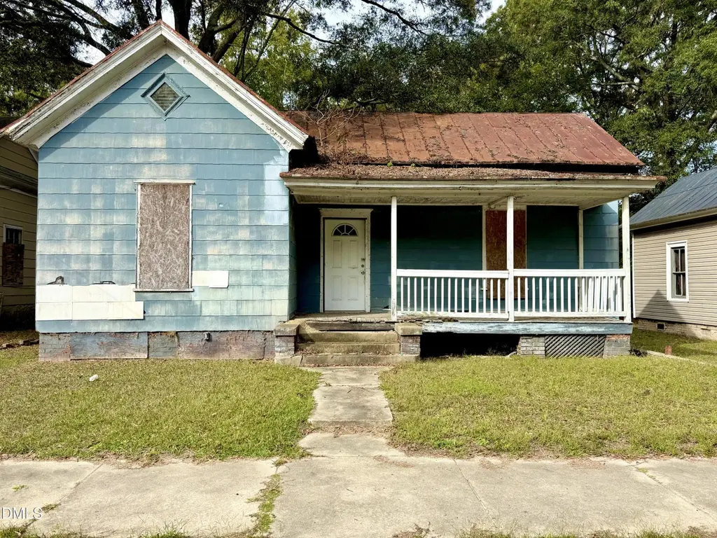 836 Clark St