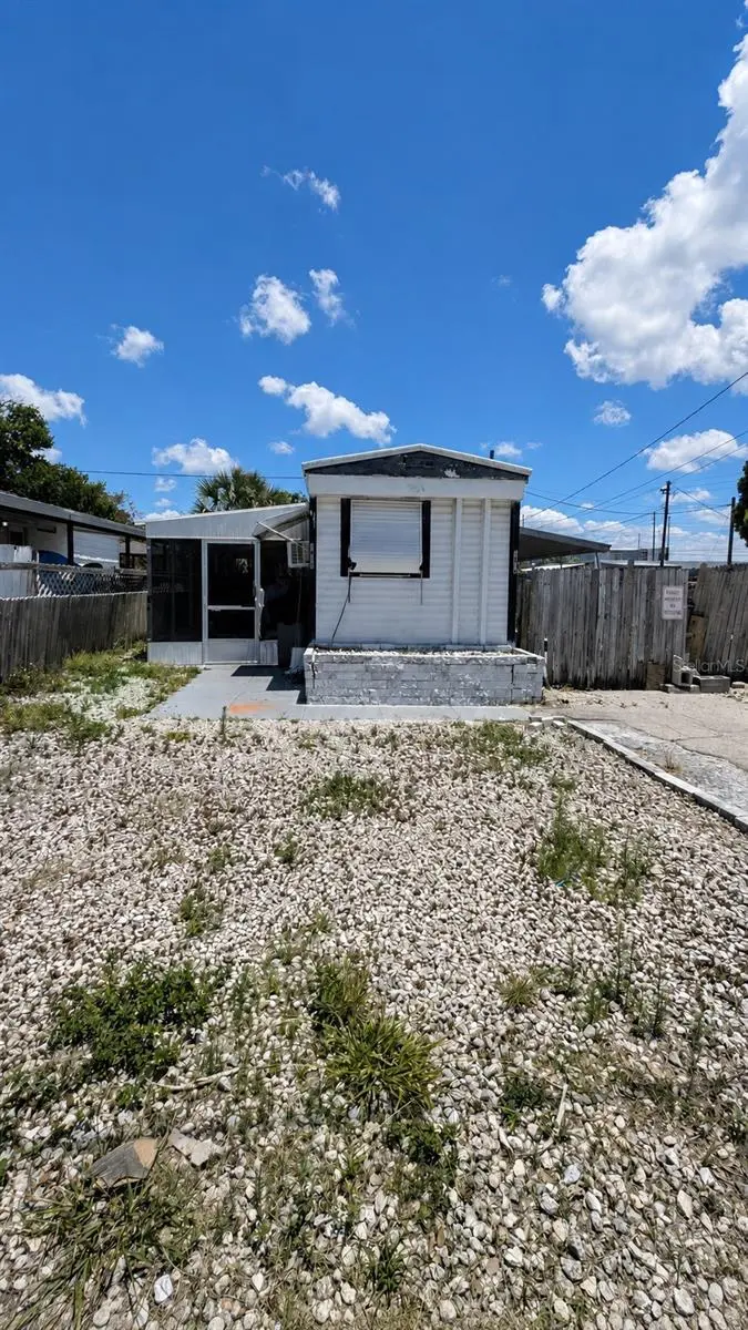 1810 Holiday Dr