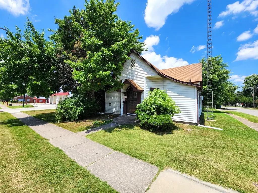 909 E Main St