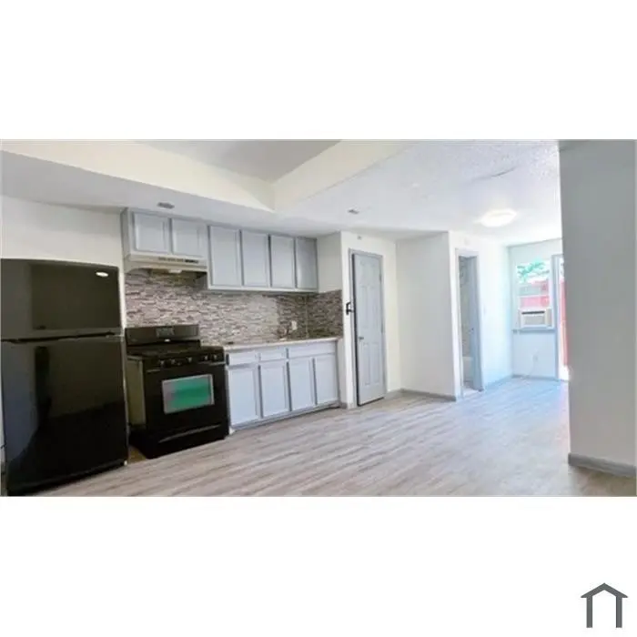 6101 Hirsch Rd