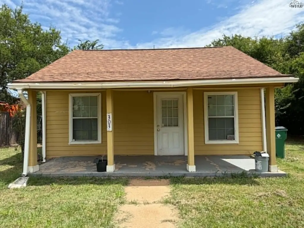 303 E Wharton Ave