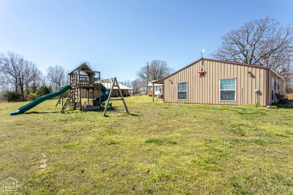 9 Pear Tree Ln