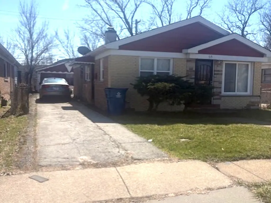 715 E 155th Ct