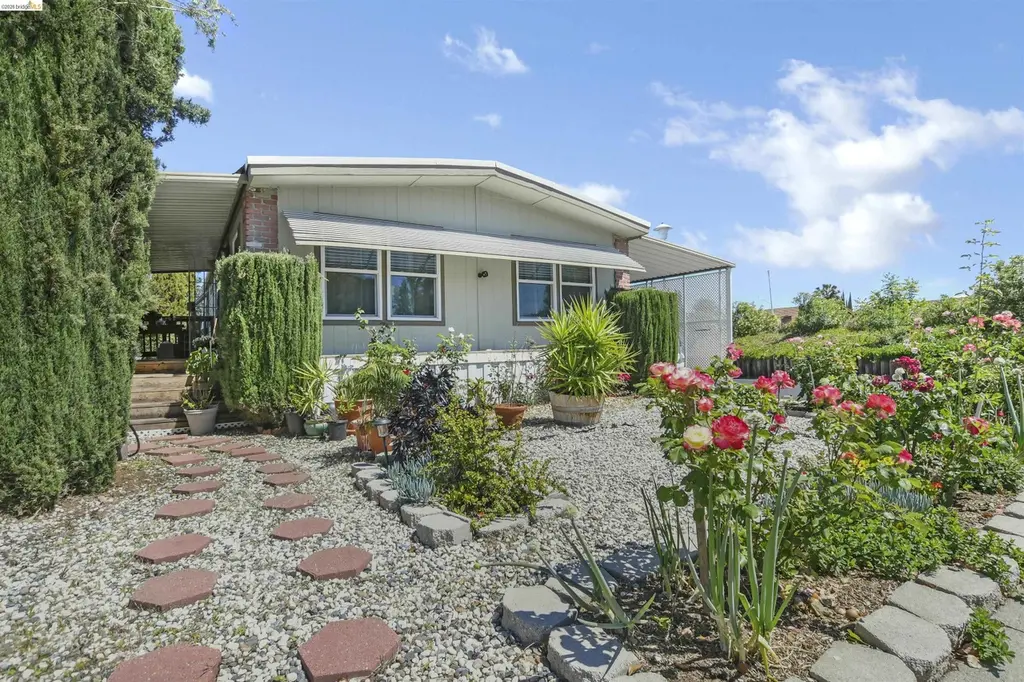 273 Luau Dr