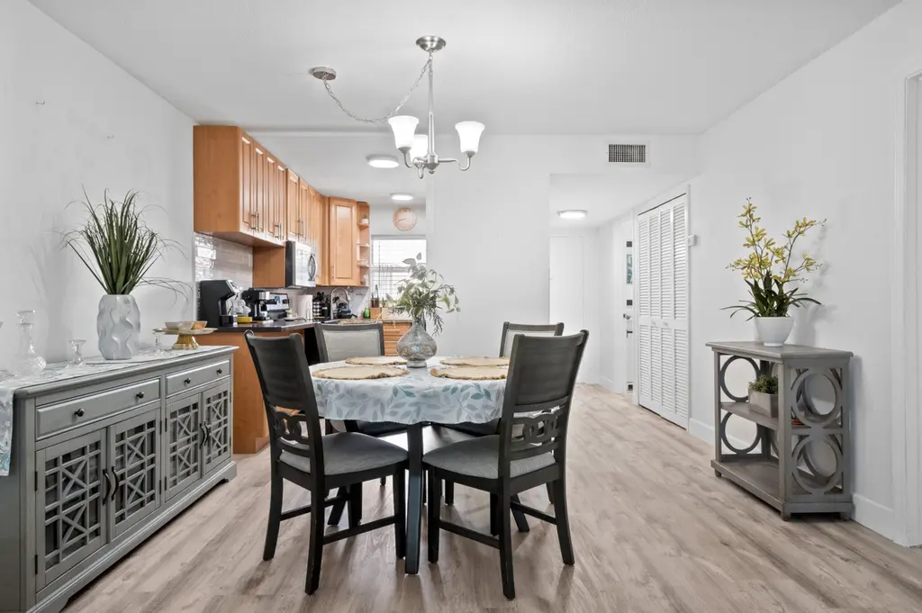 9350 Sunrise Lakes Blvd #205