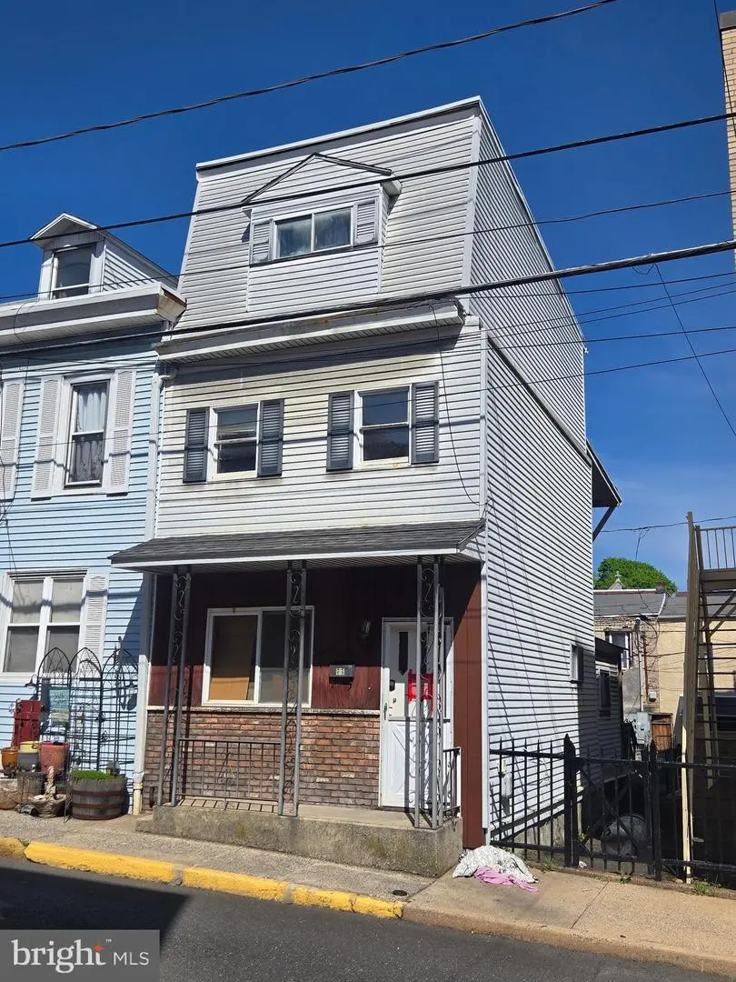 320 W Norwegian St