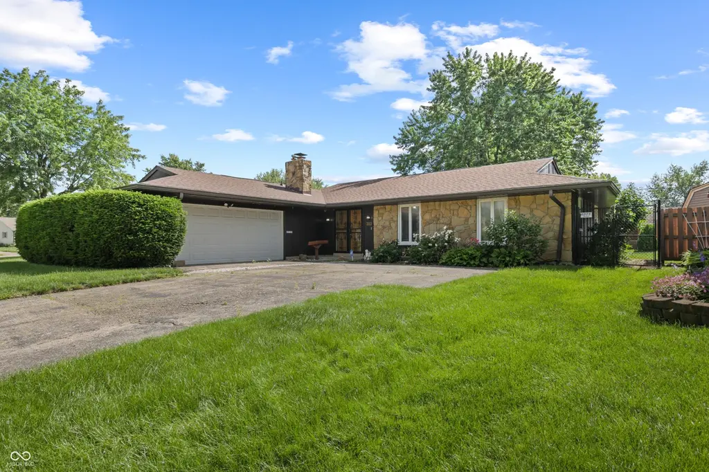 3113 Lupine Dr