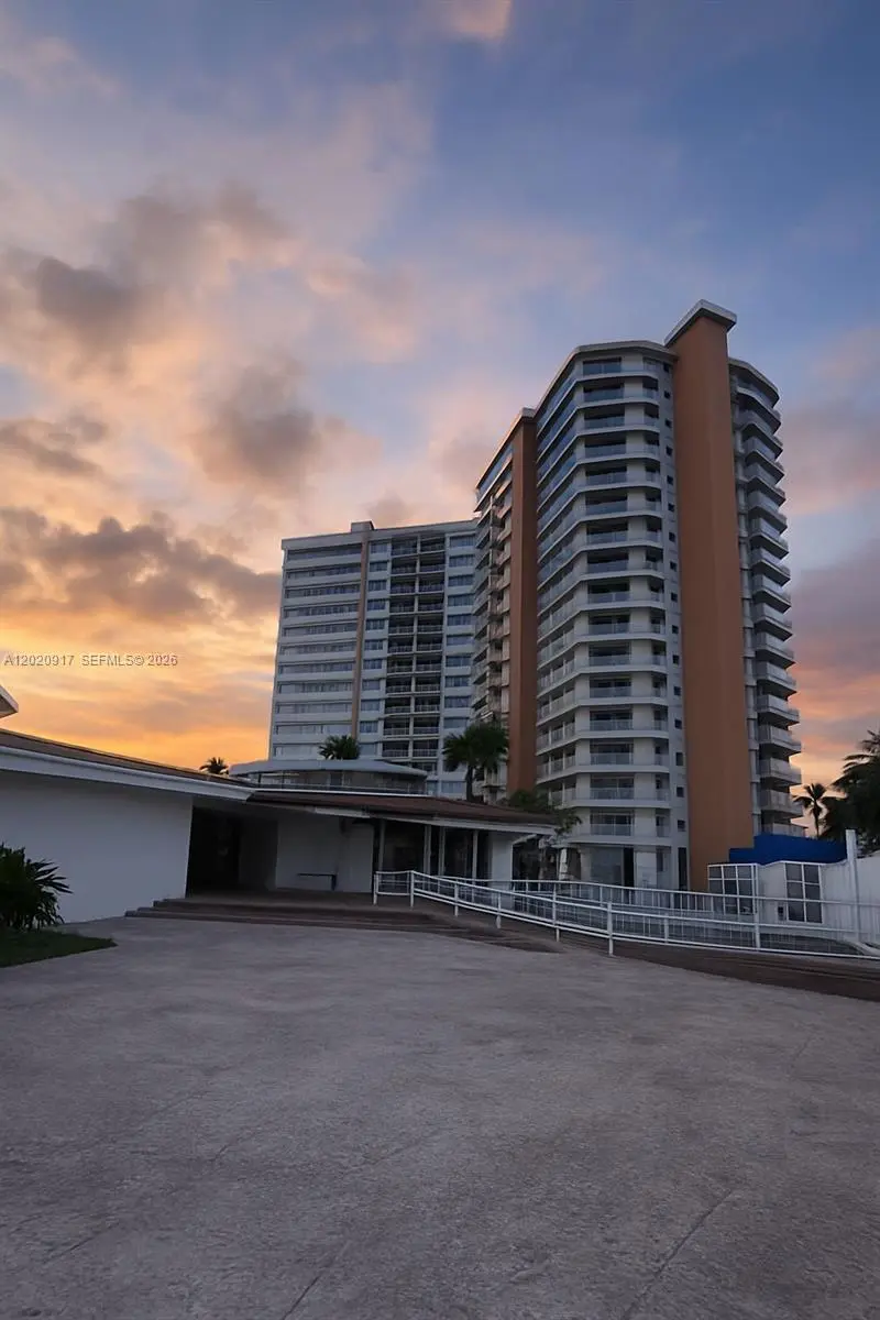 1351 NE Miami Gardens Dr Unit 704E