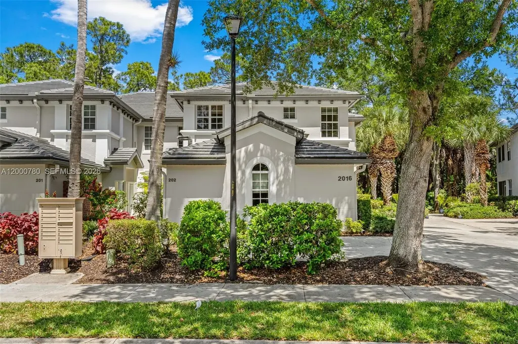 2016 Tarpon Bay Dr N #202