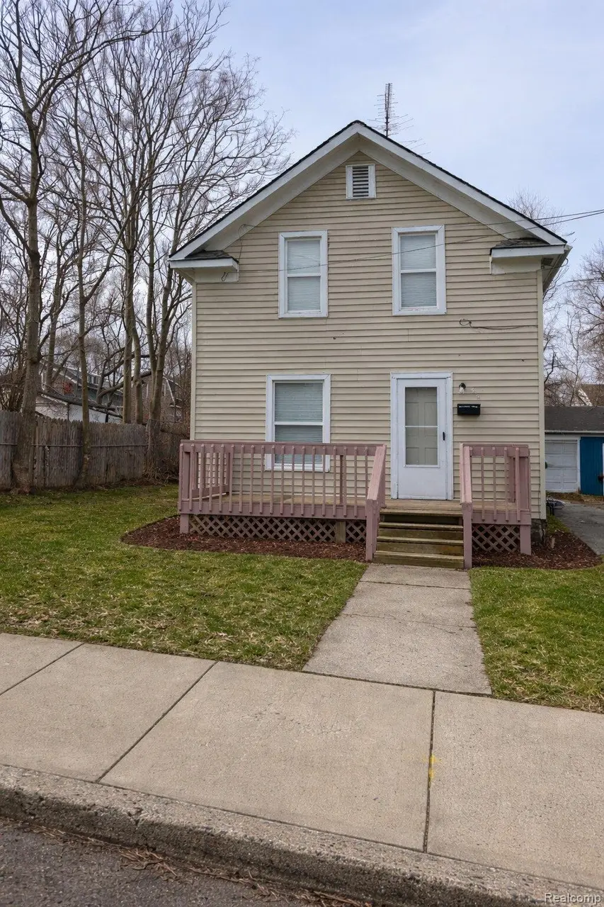 35 Clarence St