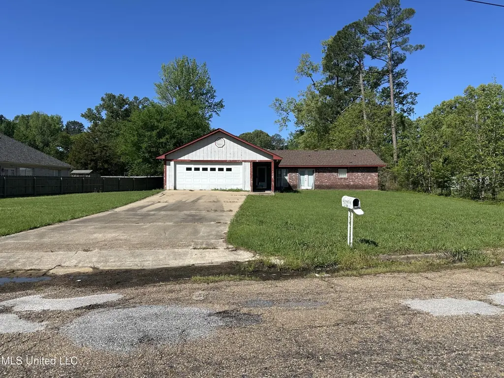 6037 Floral Dr
