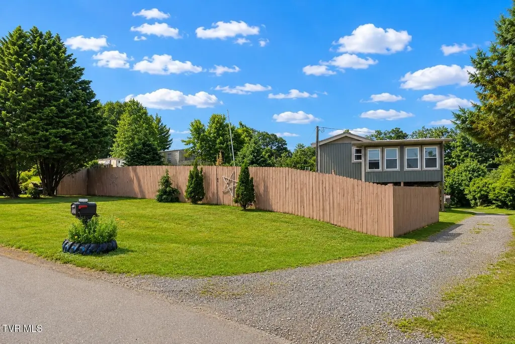 225 Shaw Rd