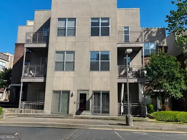 238 Walker St #32