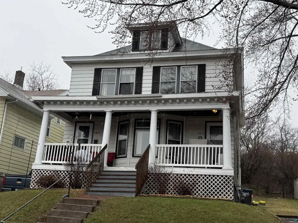 5817-19 W 8th St