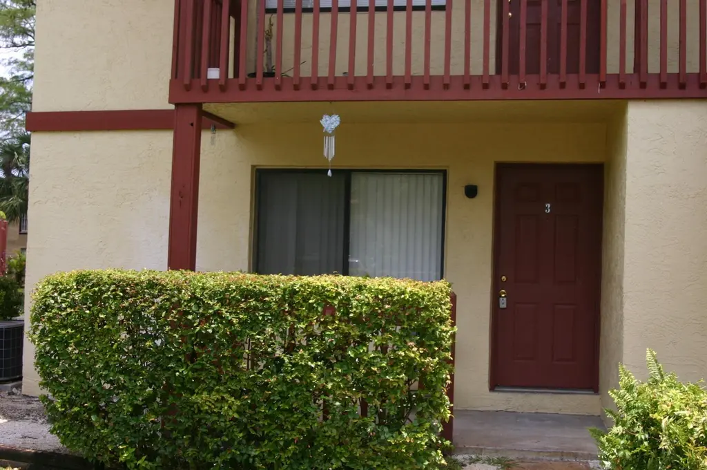 2070 NW 43rd Ter Apt 3
