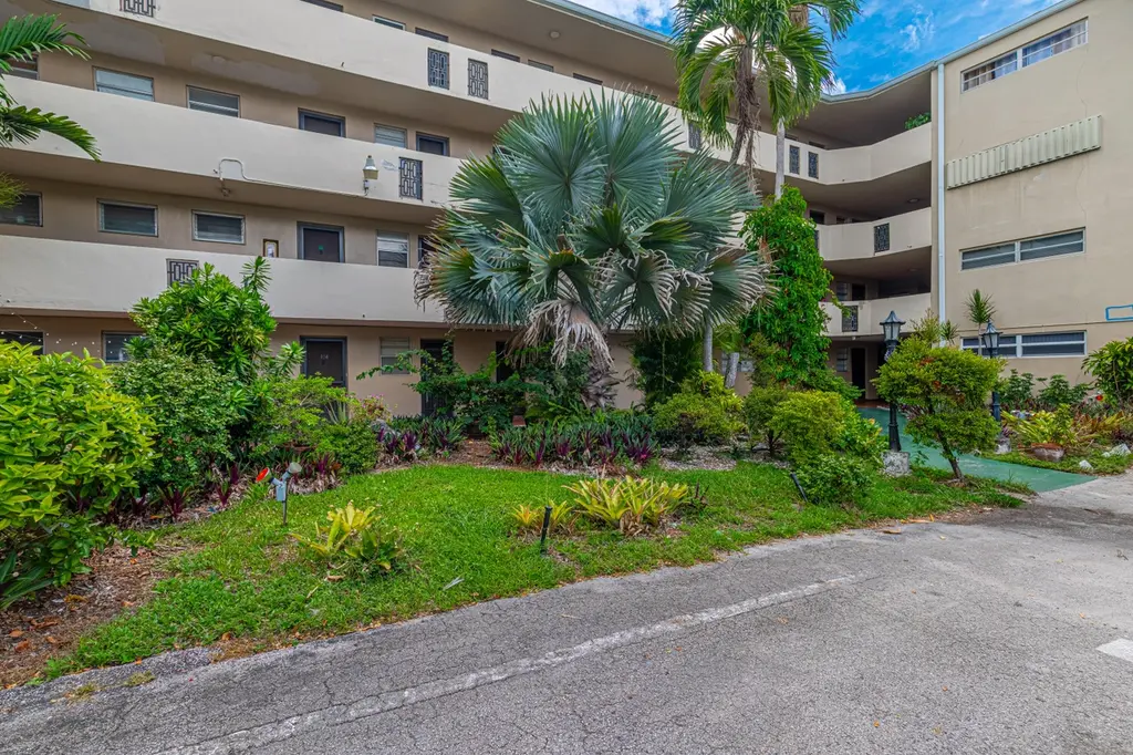 1660 NE 191st St Unit 311