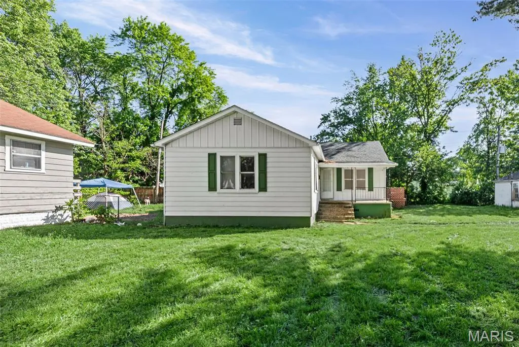 443 Chaudet Ave
