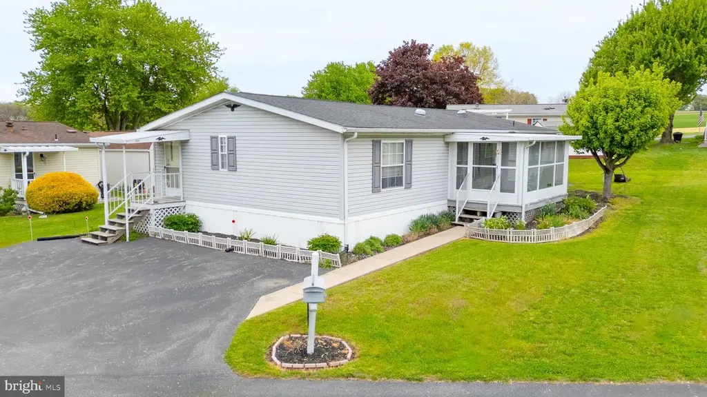 82 Taylor Dr