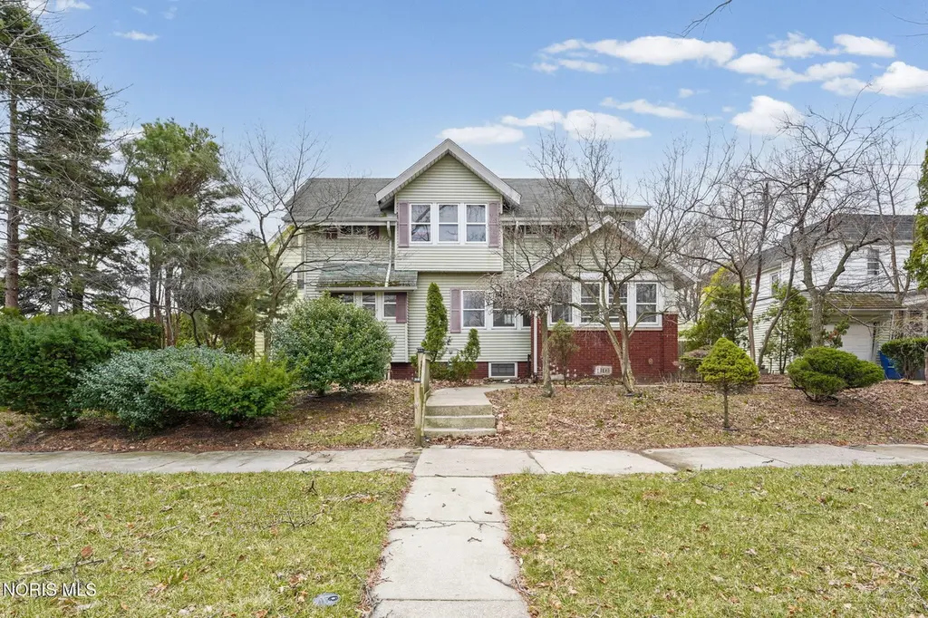 909 Prospect Ave