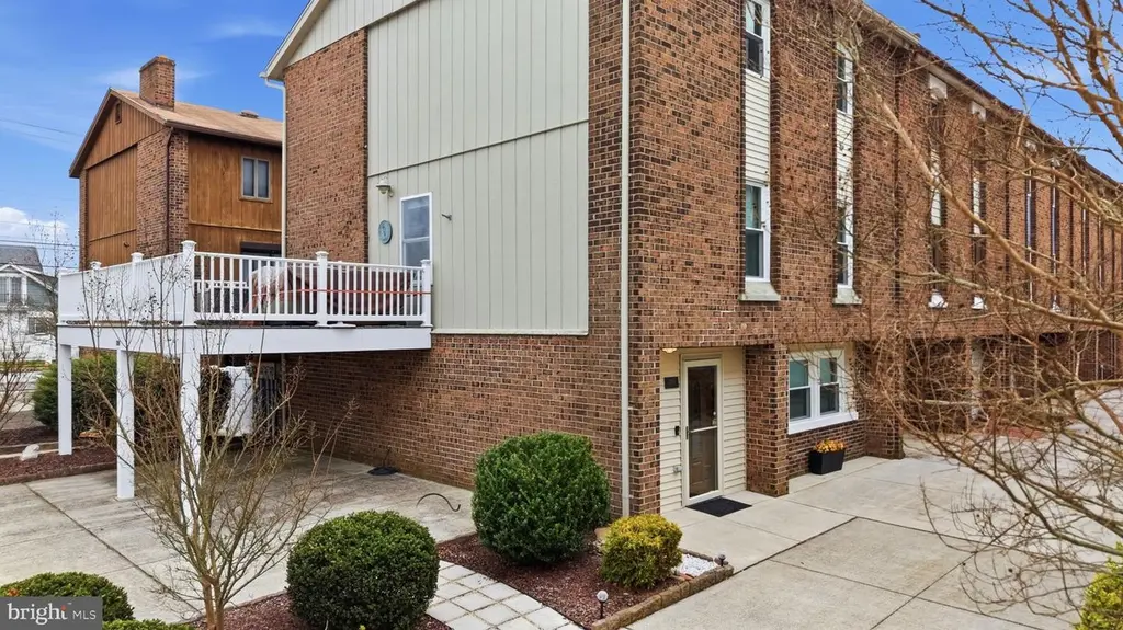28 N Washington Ave Unit B