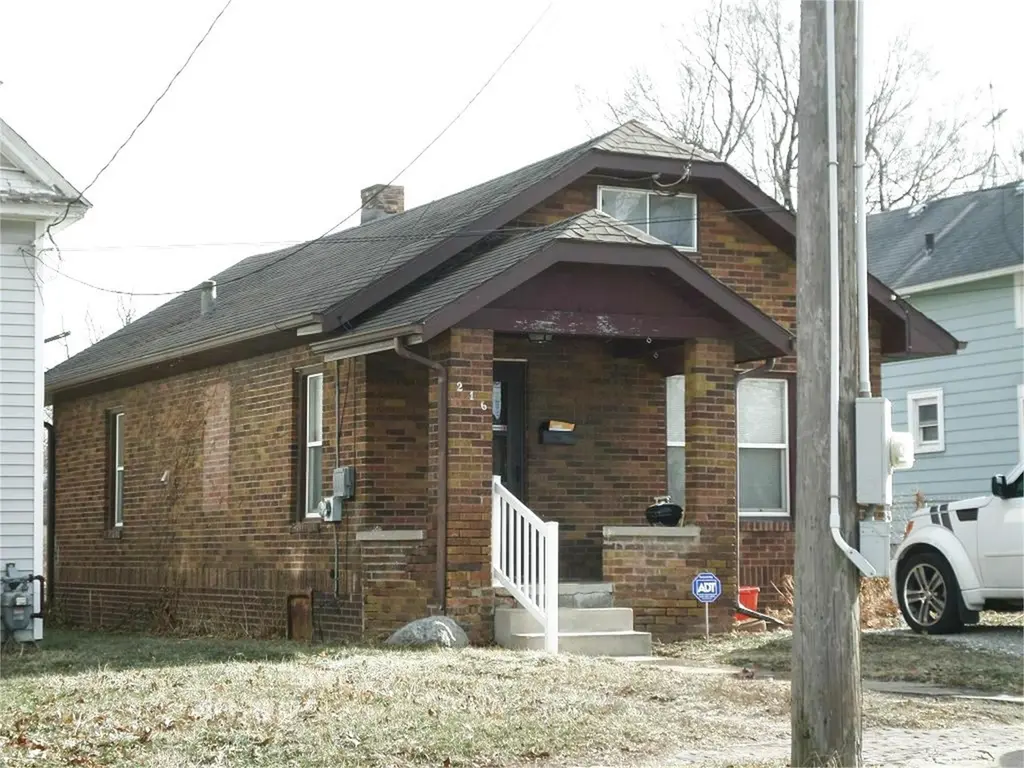216 E 8th St S