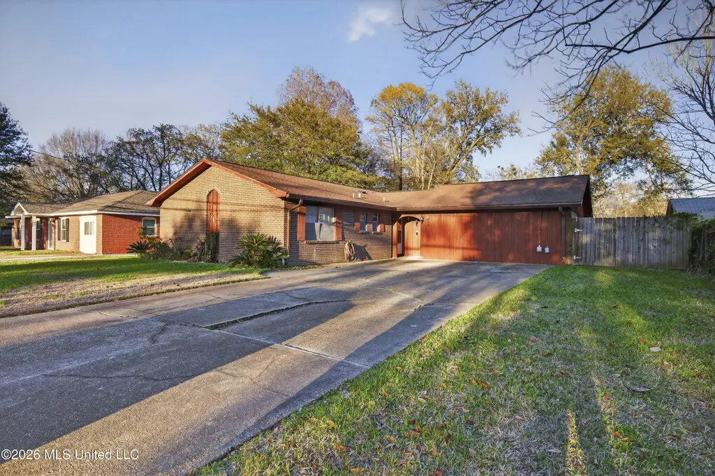 109 Stennis Ave